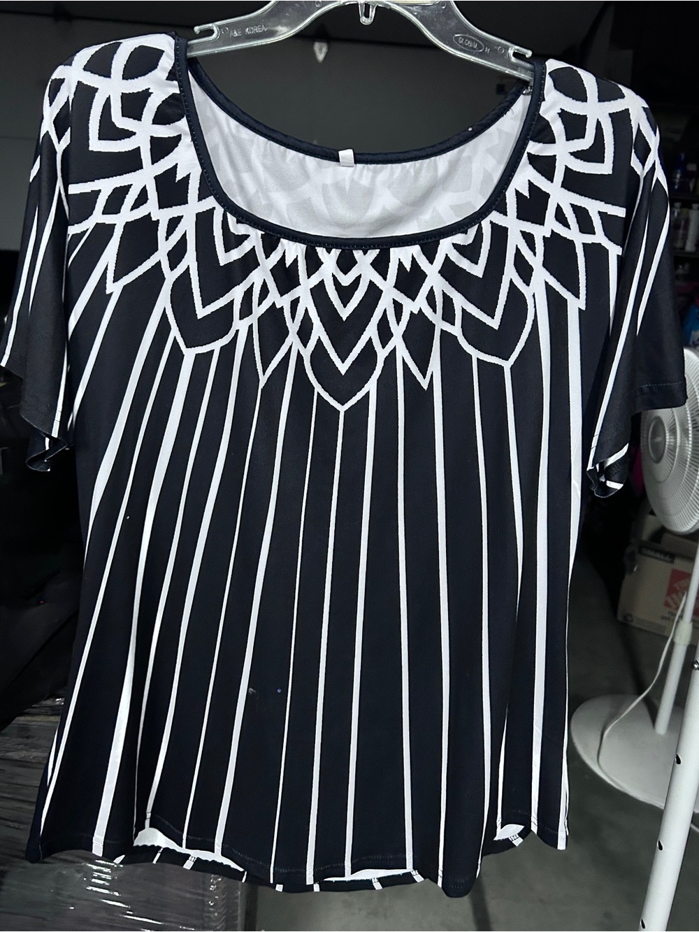 Women's Black & White Geometric Short Sleeve Top